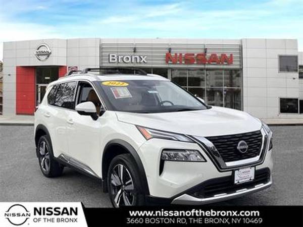 Nissan Rogue with VIN: JN8BT3DD5NW271403