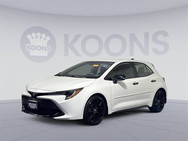Toyota Corolla Hatchback with VIN: JTND4MBE2N3178693
