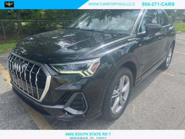 Audi Q3 with VIN: WA1EECF35L1071245