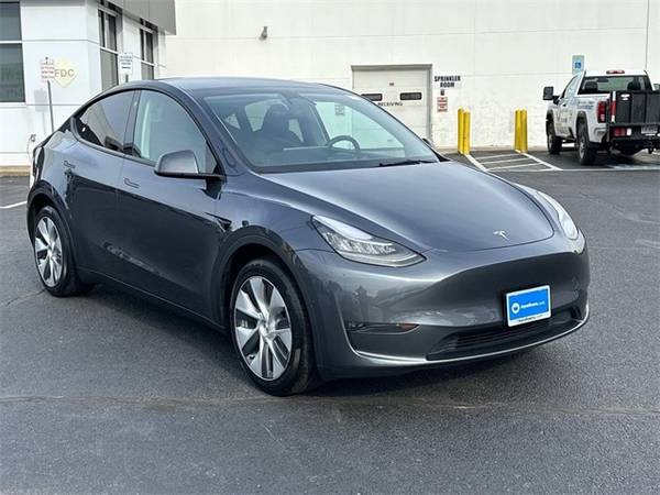 Tesla Model Y with VIN: 7SAYGDEE5NA008386