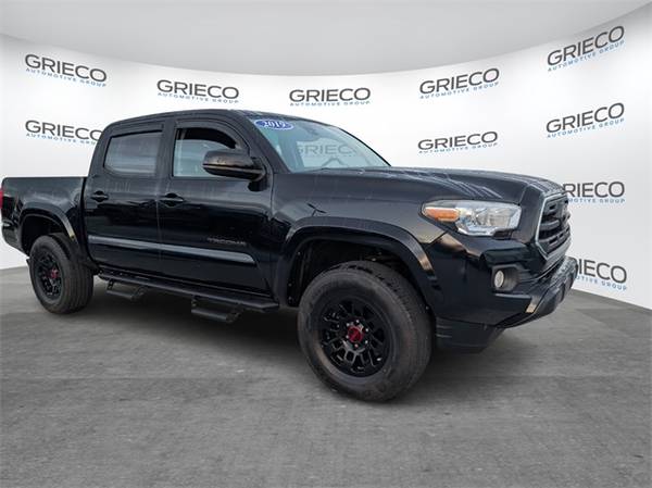 Toyota Tacoma with VIN: 3TMAZ5CN4KM097461