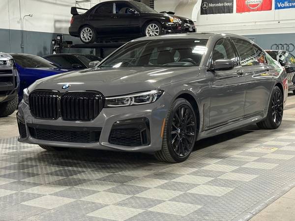 BMW 7 Series with VIN: WBA7U2C01NCJ19334