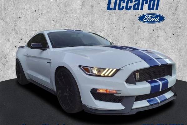 2017 Ford Shelby GT350 Base