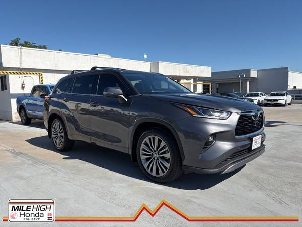Toyota Highlander with VIN: 5TDFZRBH3NS181719
