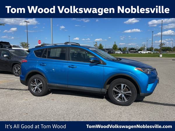 Toyota RAV4 with VIN: 2T3RFREV6JW803956