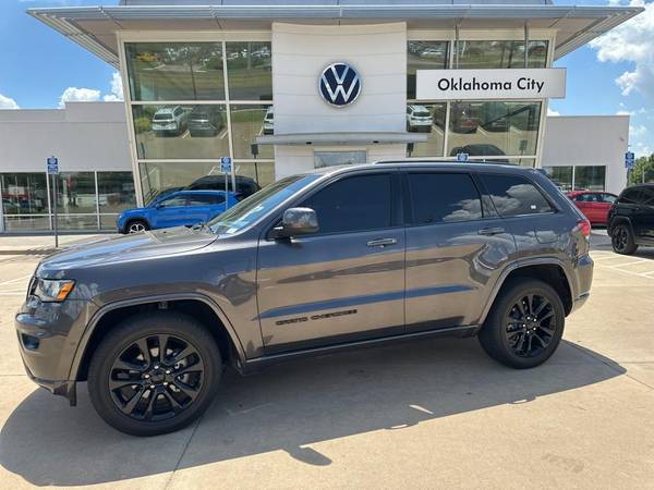 Jeep Grand Cherokee with VIN: 1C4RJFAG6JC118640