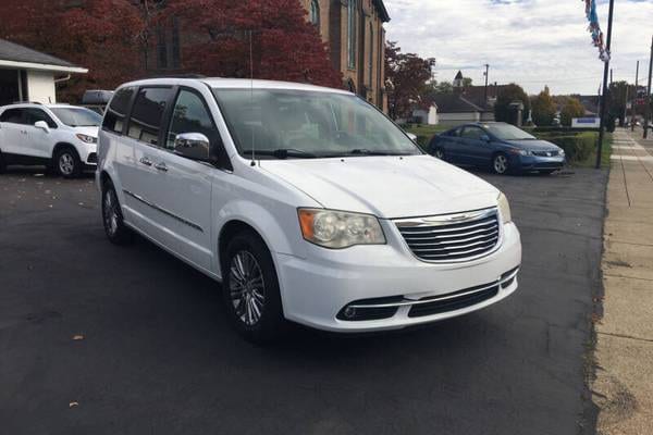 2014 Chrysler Town and Country Touring-L