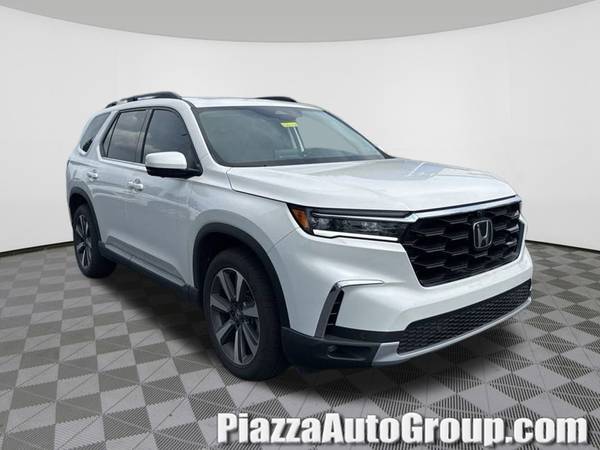 Honda Pilot with VIN: 5FNYG1H86SB099474