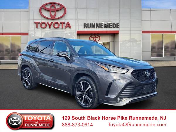 Toyota Highlander with VIN: 5TDLZRBH5NS242099