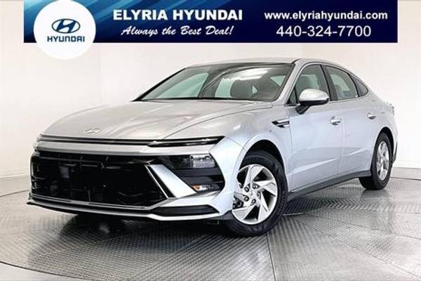 Hyundai Sonata with VIN: KMHL24JA0SA445241