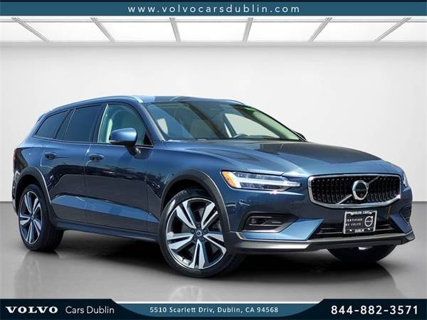 Volvo V60 Cross Country with VIN: YV4L12WZXP2106625