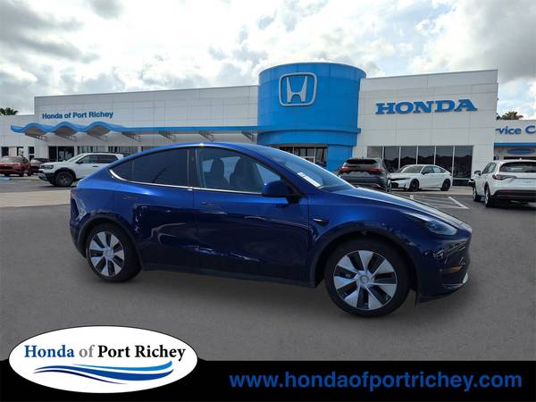 Tesla Model Y with VIN: 7SAYGAEEXRF032755