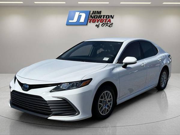 Toyota Camry Hybrid with VIN: 4T1C31AK8PU613573