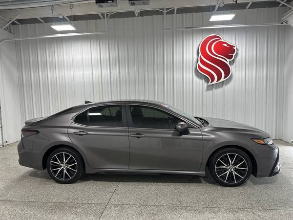 Toyota Camry with VIN: 4T1G11AK0MU523627