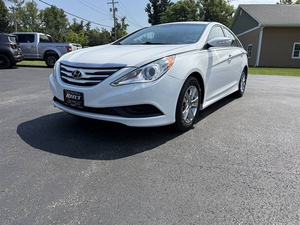 Hyundai Sonata with VIN: 5NPEB4AC8EH880729