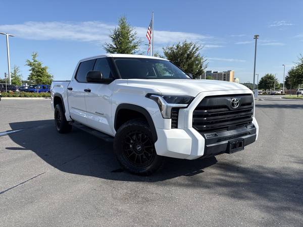 Toyota Tundra with VIN: 5TFLA5DB8NX025777