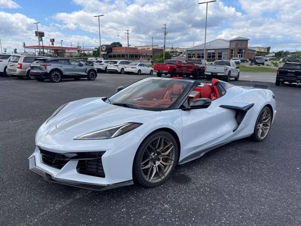 Chevrolet Corvette with VIN: 1G1YF3D38P5602836