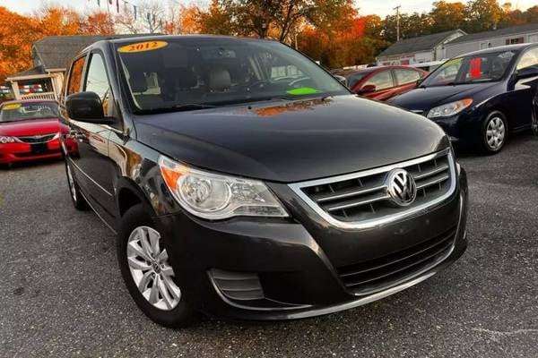 2012 Volkswagen Routan SE