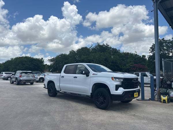 Chevrolet Silverado 1500 with VIN: 3GCUDFEL9RG157577