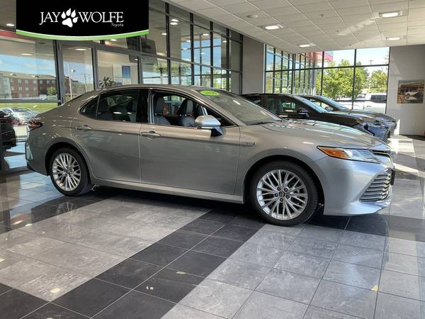 Toyota Camry Hybrid with VIN: 4T1F31AK2LU529210