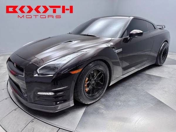 Nissan GT-R with VIN: JN1AR5EF8EM271542