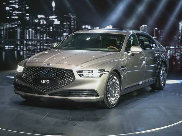 Genesis G90 with VIN: KMTF54PH9NU096551