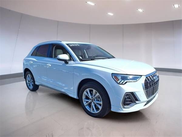 Audi Q3 with VIN: WA1DECF34S1045326