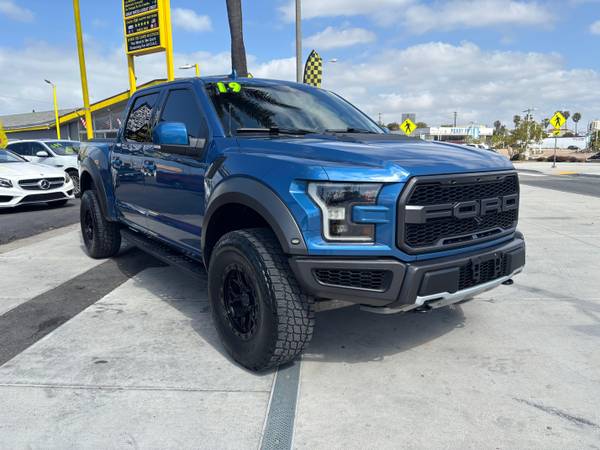 Ford F-150 with VIN: 1FTFW1RGXKFC42373