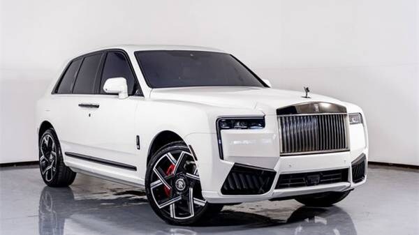 Rolls-Royce Cullinan with VIN: SLA43HA06SU227525