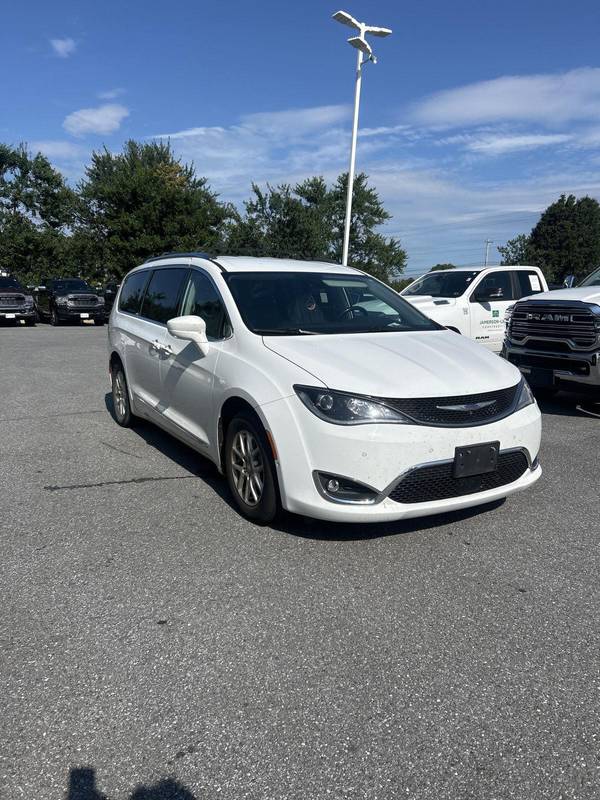 Chrysler Pacifica with VIN: 2C4RC1BG5LR278739