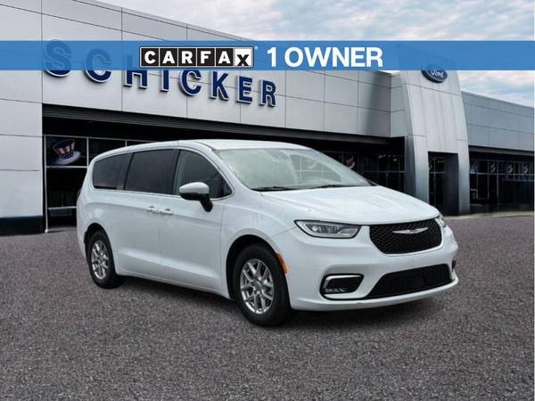Chrysler Pacifica with VIN: 2C4RC1BGXPR546691