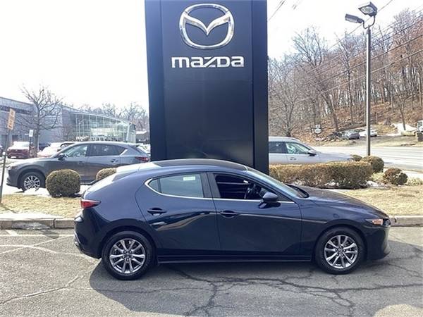 Mazda 3 with VIN: JM1BPAJL3N1502800