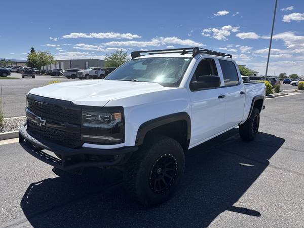 Chevrolet Silverado 1500 with VIN: 3GCUKSEC0JG186498