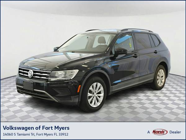 Volkswagen Tiguan with VIN: 3VV1B7AX2KM079790