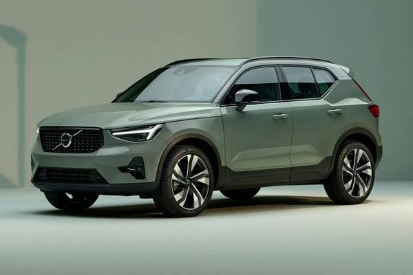 2024 Volvo XC40 B5 Core Dark