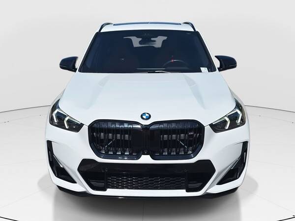 BMW X1 with VIN: WBX13EF00R5X83212