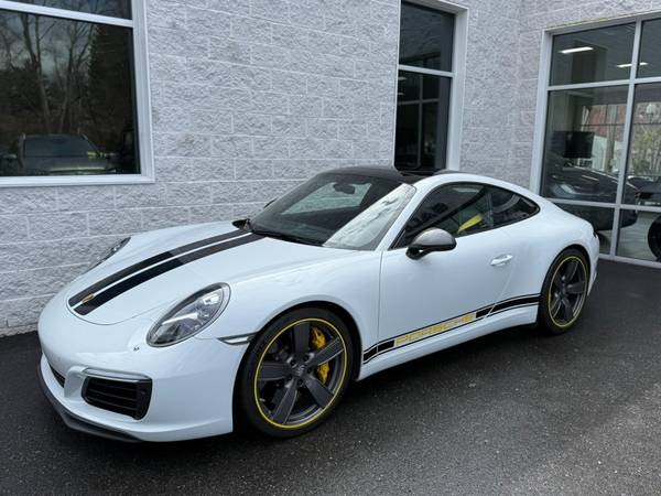 Porsche 911 with VIN: WP0AA2A99JS106382