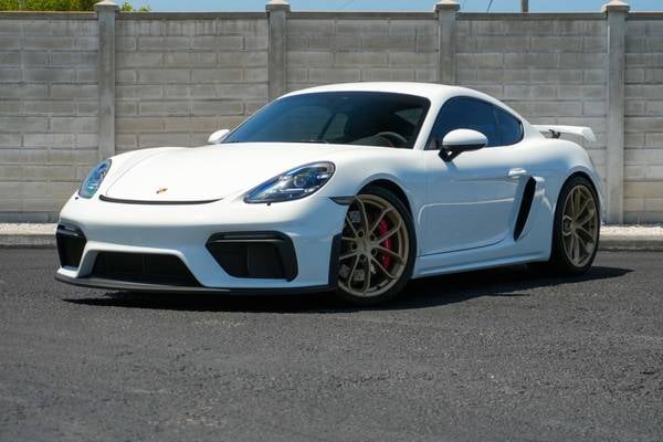 2022 Porsche 718 Cayman GT4