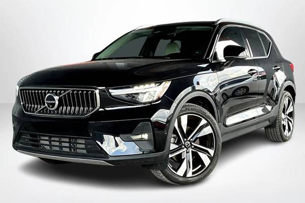 2023 Volvo XC40 B5 Plus Bright