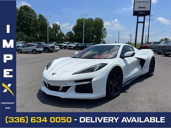 Chevrolet Corvette with VIN: 1G1YM2D48R5200116