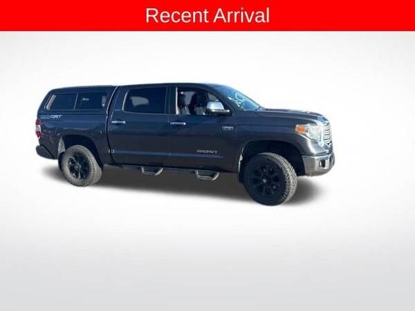 Toyota Tundra with VIN: 5TFHY5F17HX631887