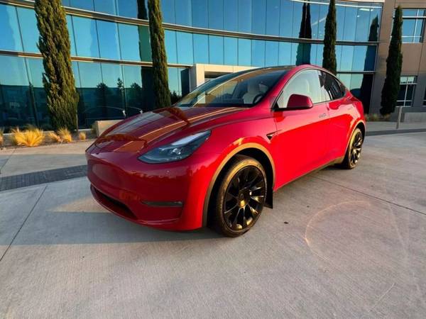 Tesla Model Y with VIN: 7SAYGDEE5NF383925