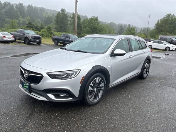 Buick Regal TourX with VIN: W04GV8SX2J1070310