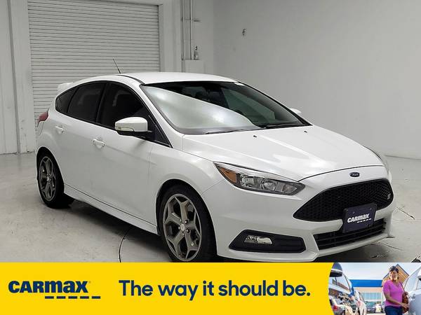 Ford Focus ST with VIN: 1FADP3L98HL317632