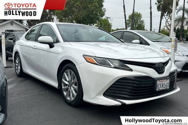 Toyota Camry with VIN: 4T1B11HK2JU569519