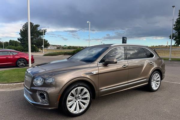 2023 Bentley Bentayga EWB V8