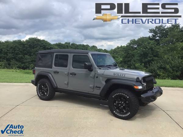 Jeep Wrangler with VIN: 1C4HJXDN8MW811319