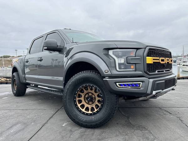 Ford F-150 with VIN: 1FTFW1RG2JFB45294