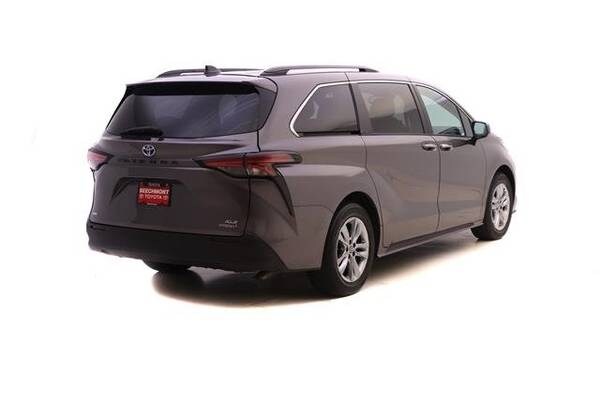 Toyota Sienna with VIN: 5TDJSKFC0NS063146