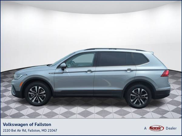Volkswagen Tiguan with VIN: 3VVFB7AX0RM109174